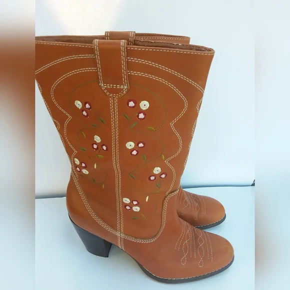 Seychelles Tan Heeled Boots with Floral Embroidery 9 - Picture 4 of 9